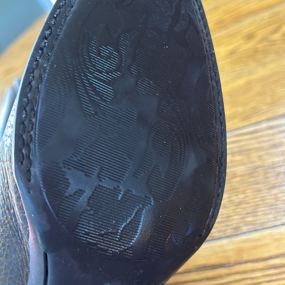 Ariat ladies western boots. Brown w/turquoise topstitching. Square toe. Size 8C - Picture 12 of 15